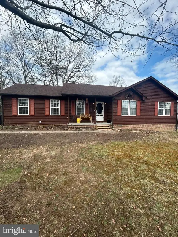 106 Greenwood Ct, CROSS JUNCTION, VA 22625