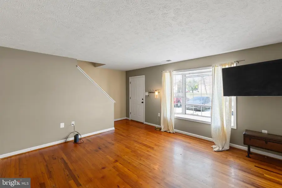 301 Buckingham Dr, Stephens City, VA 22655 - #2