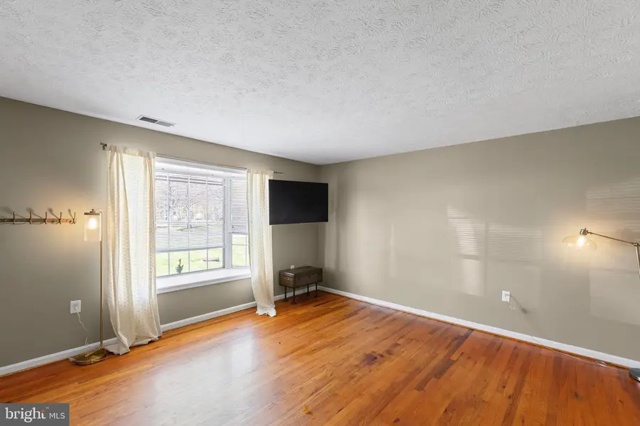 301 Buckingham Dr, Stephens City, VA 22655 - #3