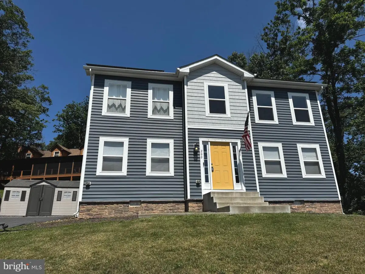 200 Fairway Cir, Cross Junction, VA 22625 - #1