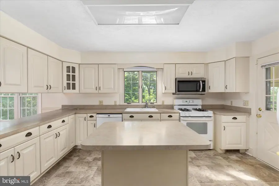 179 Woodridge Ln, Winchester, VA 22603 - #2