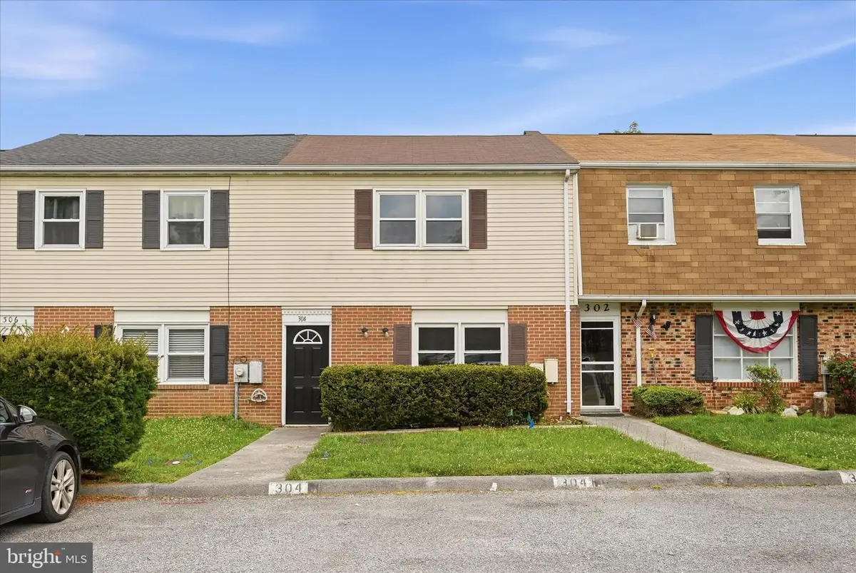 304 Ash Hollow Dr, Winchester, VA 22602 - #1