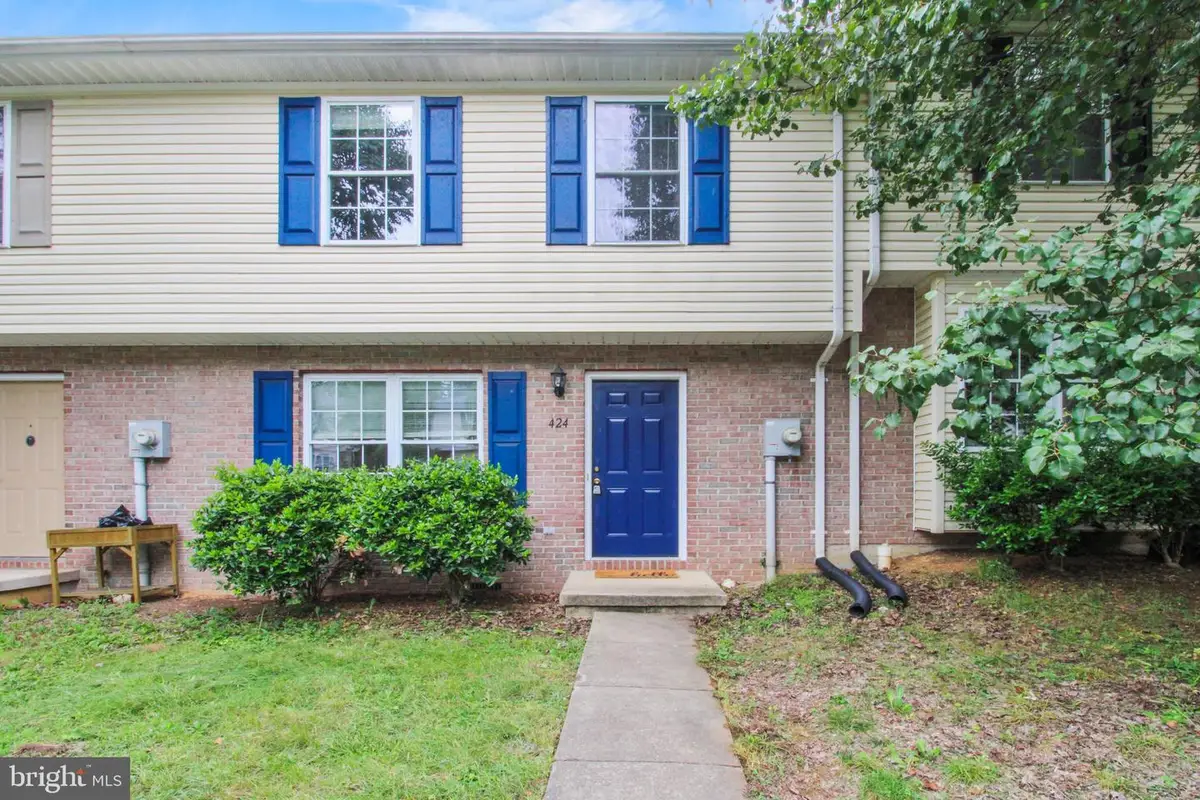 424 Ridgefield Ave, Stephens City, VA 22655 - #1