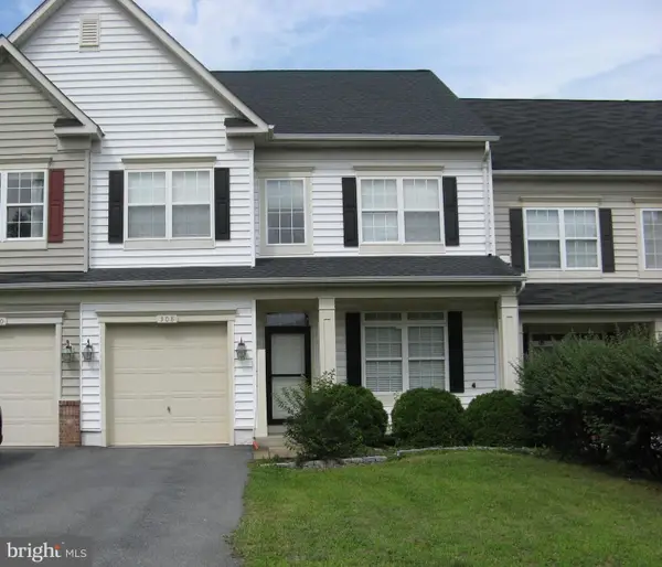 308 London Downs Cir, STEPHENS CITY, VA 22655