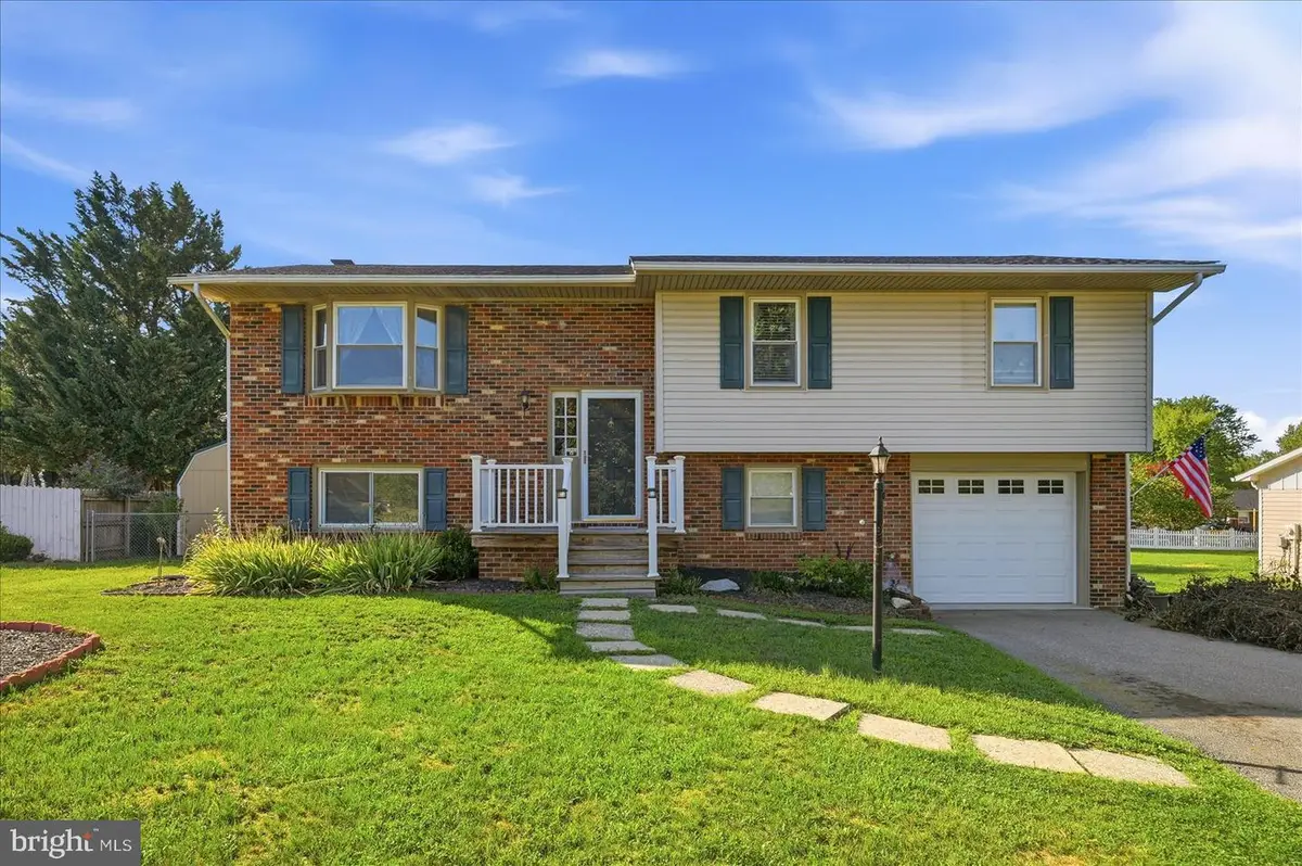 112 Amelia Ave, Stephens City, VA 22655 - #1