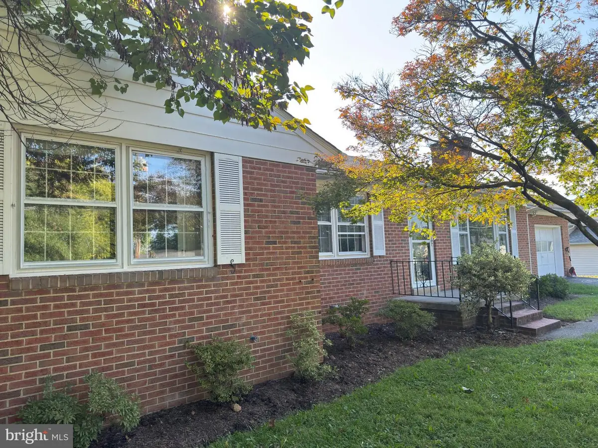 131 Country Club Cir, Winchester, VA 22602 - #1