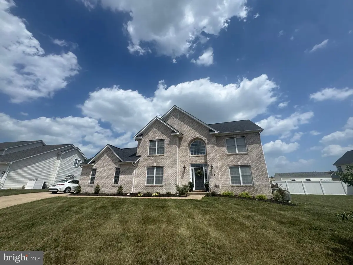 302 Clydesdale Dr, Stephens City, VA 22655 - #1