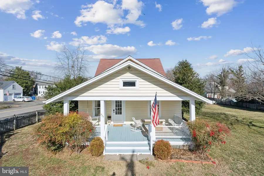 820 Locust St, Herndon, VA 20170 - Image #2