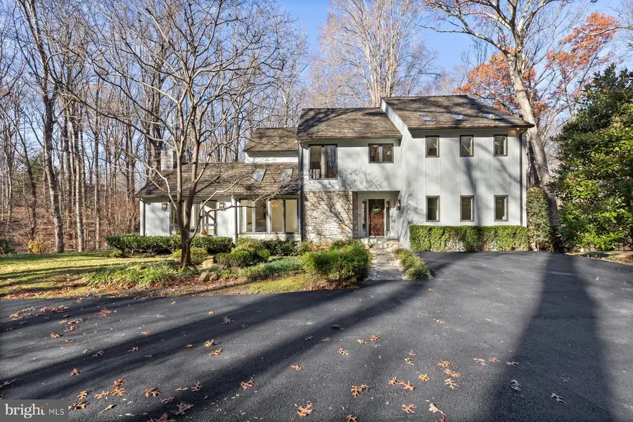 255 Jeffery Ln, Great Falls, VA 22066 - Image #2