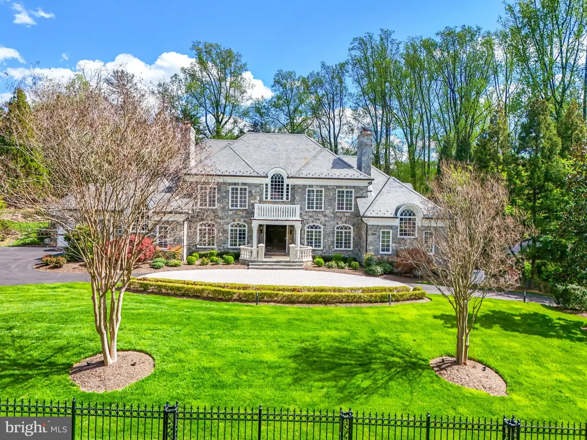 1221 Mottrom Dr, McLean, VA 22101 - Image #1