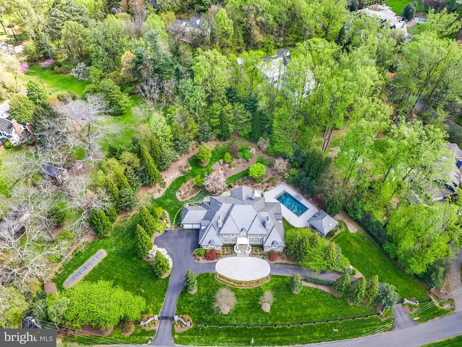 1221 Mottrom Dr, McLean, VA 22101 - Image #2