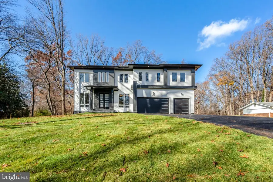 4824 Village Dr, Braddock, VA 22030 - Image #2