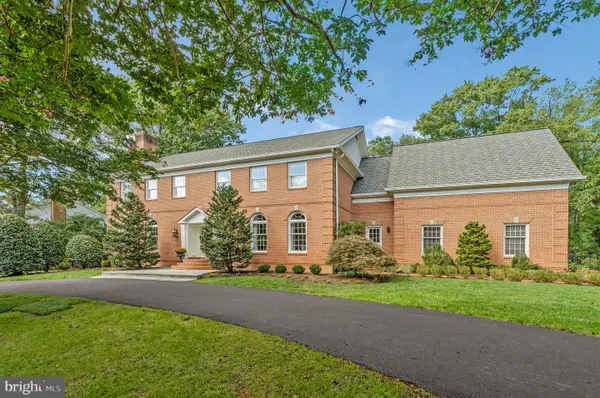 8306 Summerwood Dr, MCLEAN, VA 22102