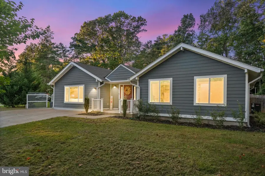 10402 Hollyoak Pl, Fairfax Station, VA 22032 - Image #2