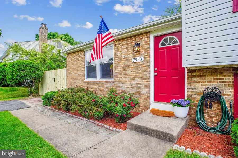 7923 Fitzroy St, Alexandria, VA 22309 - #2