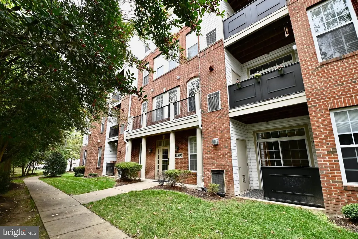11503 Sperrin Cir #305, Fair Oaks, VA 22030 - Image #1
