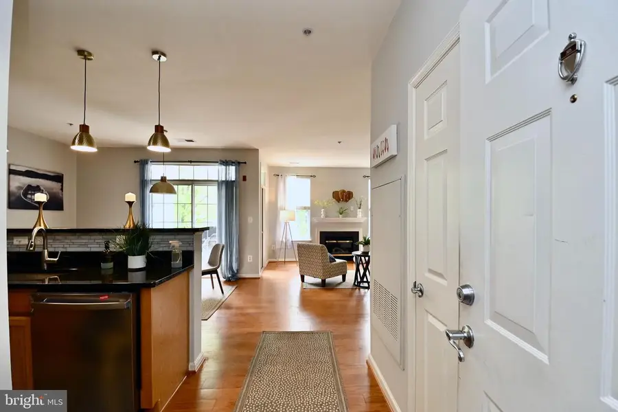 11503 Sperrin Cir #305, Fair Oaks, VA 22030 - Image #3