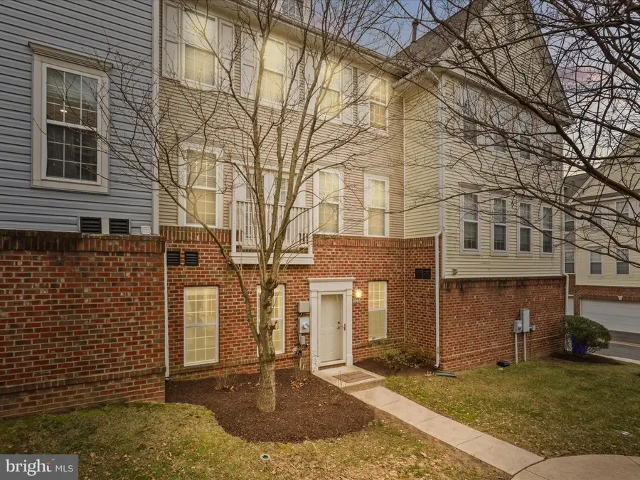 8065 Nicosh Circle Ln #55, Falls Church, VA 22042 - Image #3