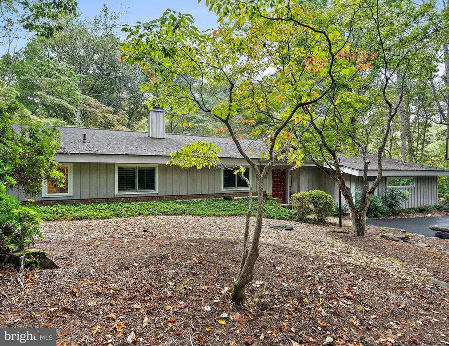 9706 Beach Mill Rd, Great Falls, VA 22066 - Image #2