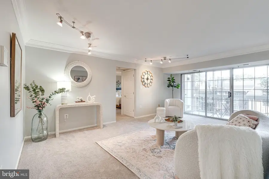 1923 Wilson Ln #202, McLean, VA 22102 - Image #3