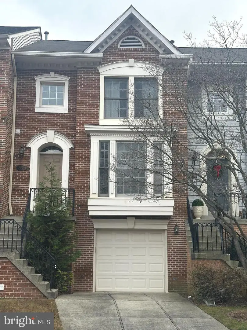 3907 Maximilian Ct, Fair Oaks, VA 22033 - Image #1