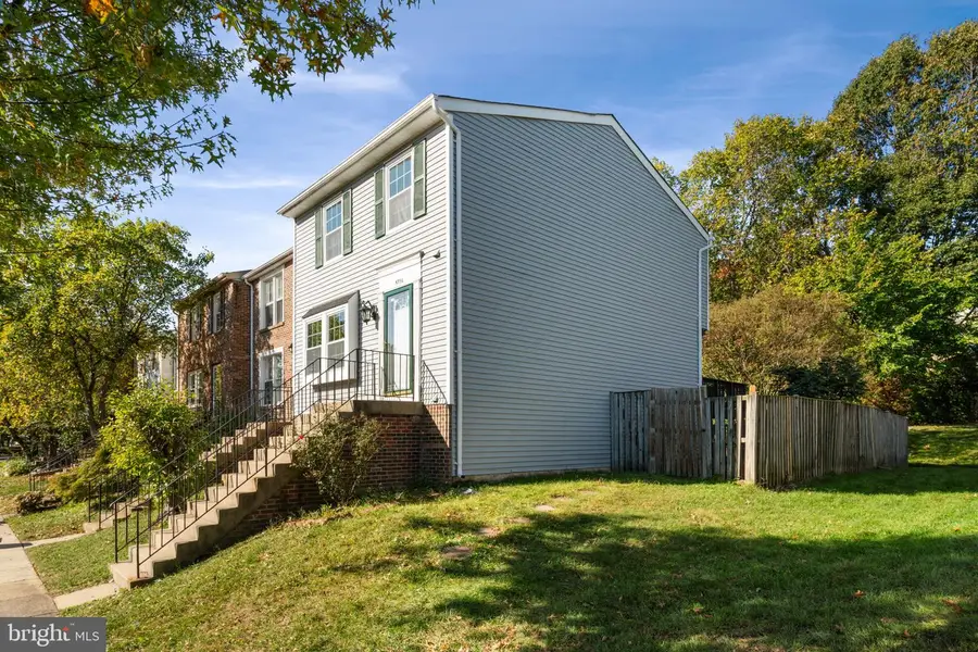 5936 Spruce Run Ct, Centreville, VA 20121 - Image #2