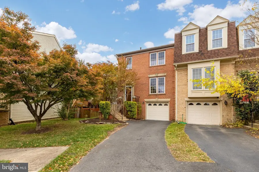 4008 Nicholas Ct, Fair Oaks, VA 22033 - Image #2