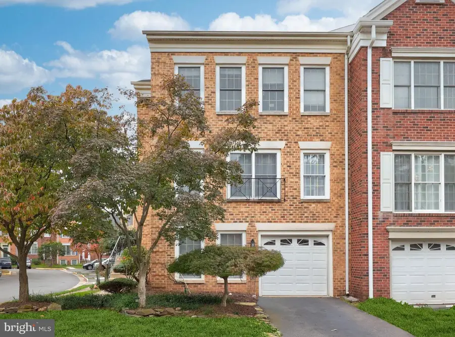 5127 Woodfield Dr, Centreville, VA 20120 - Image #3