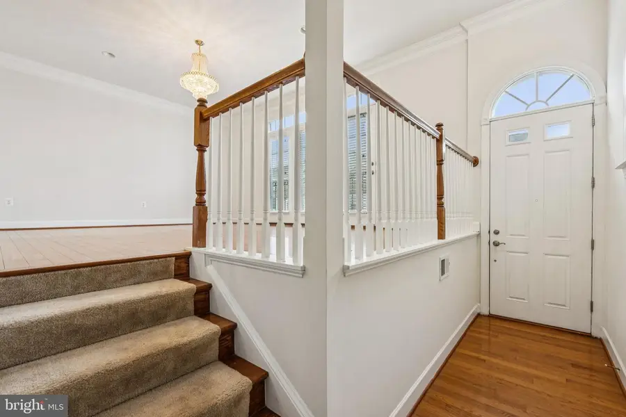 6198 Royal Crest Lane, Alexandria, VA 22310 - Image #3