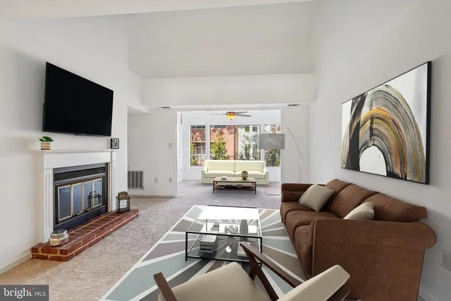 2203 Hunters Run Dr, Reston, VA 20191 - Image #2