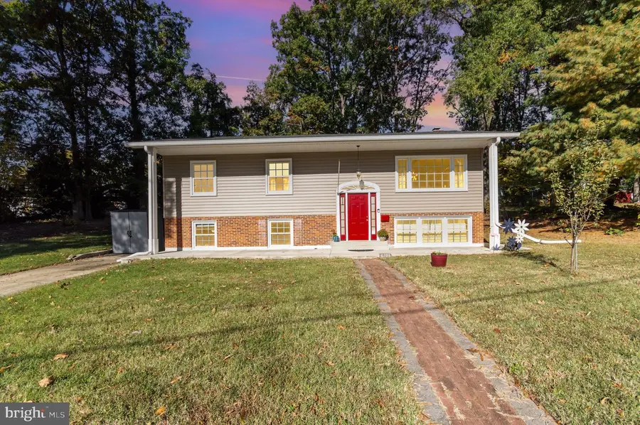 6208 Redwood Ln, Alexandria, VA 22310 - Image #2