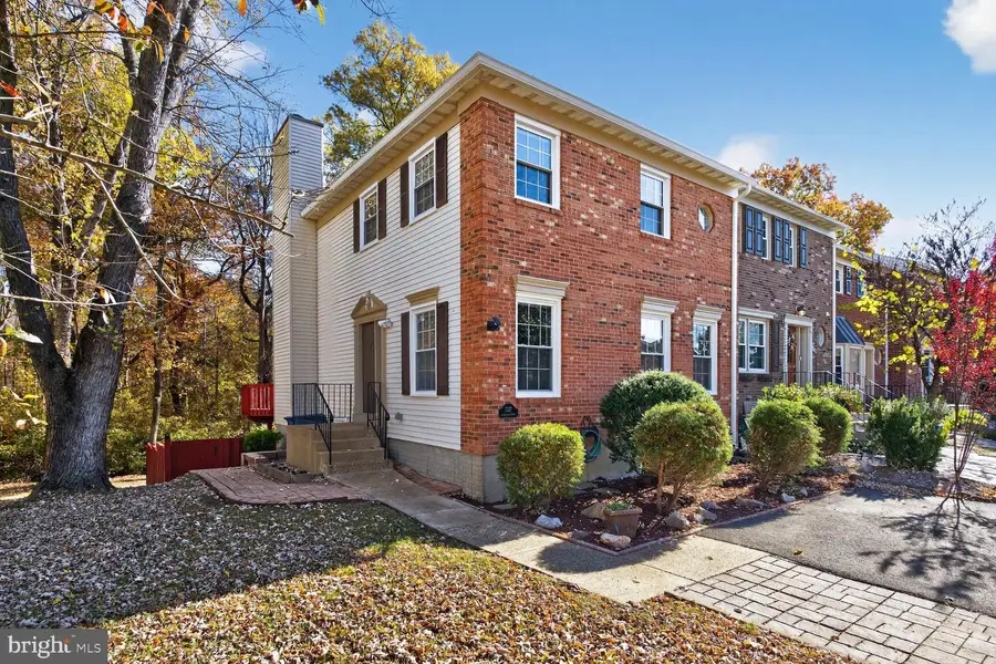 7137 Lake Cove Dr, Alexandria, VA 22315 - Image #2