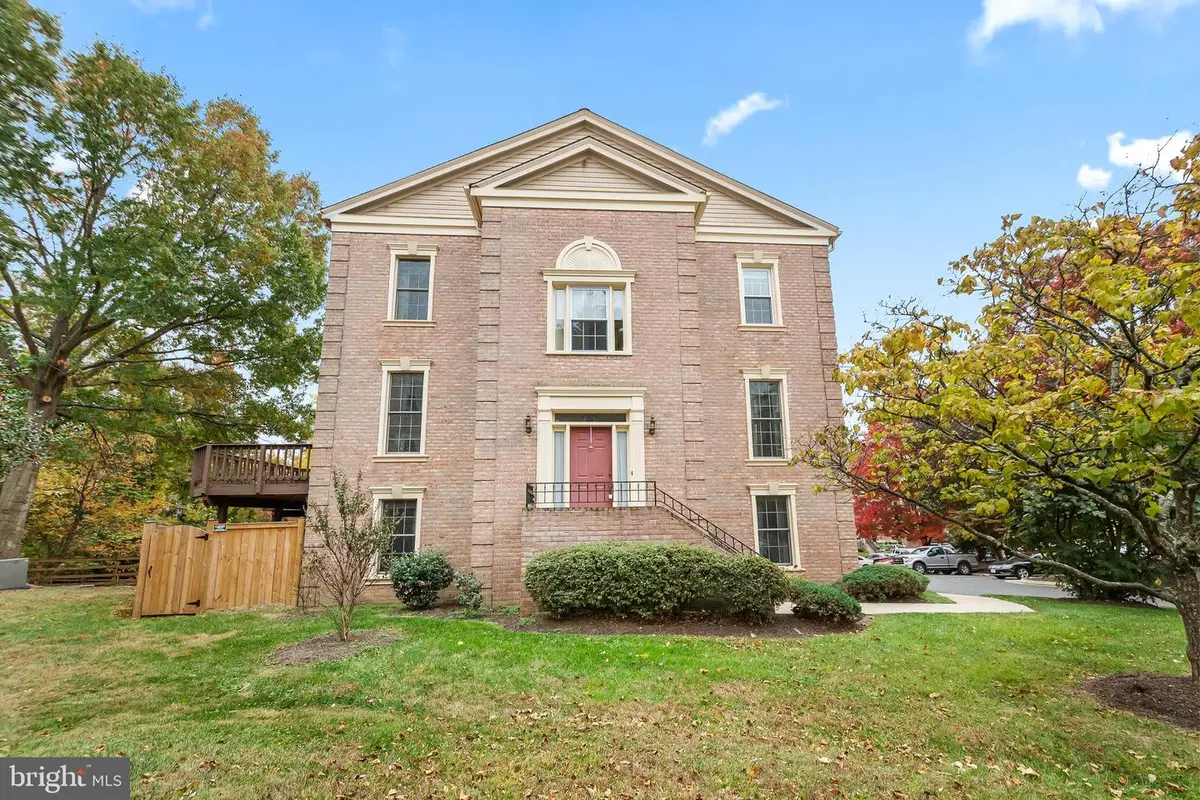 8019 Tanworth Ct, Springfield, VA 22152 - Image #1