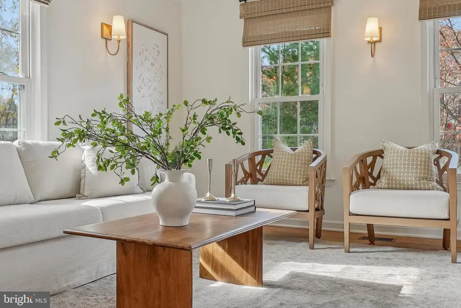 2839 Knollside Ln, Vienna, VA 22180 - Image #2