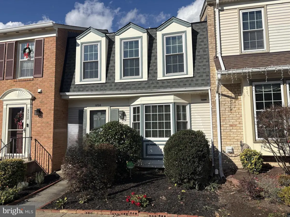 5706 Lofthill Ct, Alexandria, VA 22303 - Image #1