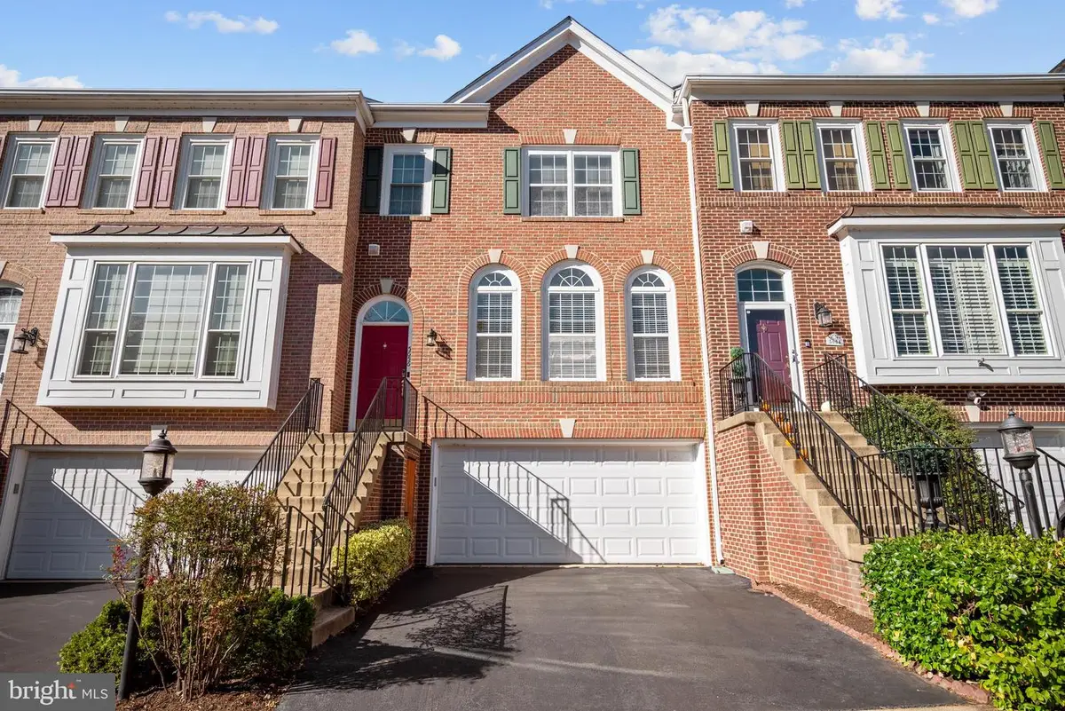 5656 Governors Pond Cir, Alexandria, VA 22310 - Image #1