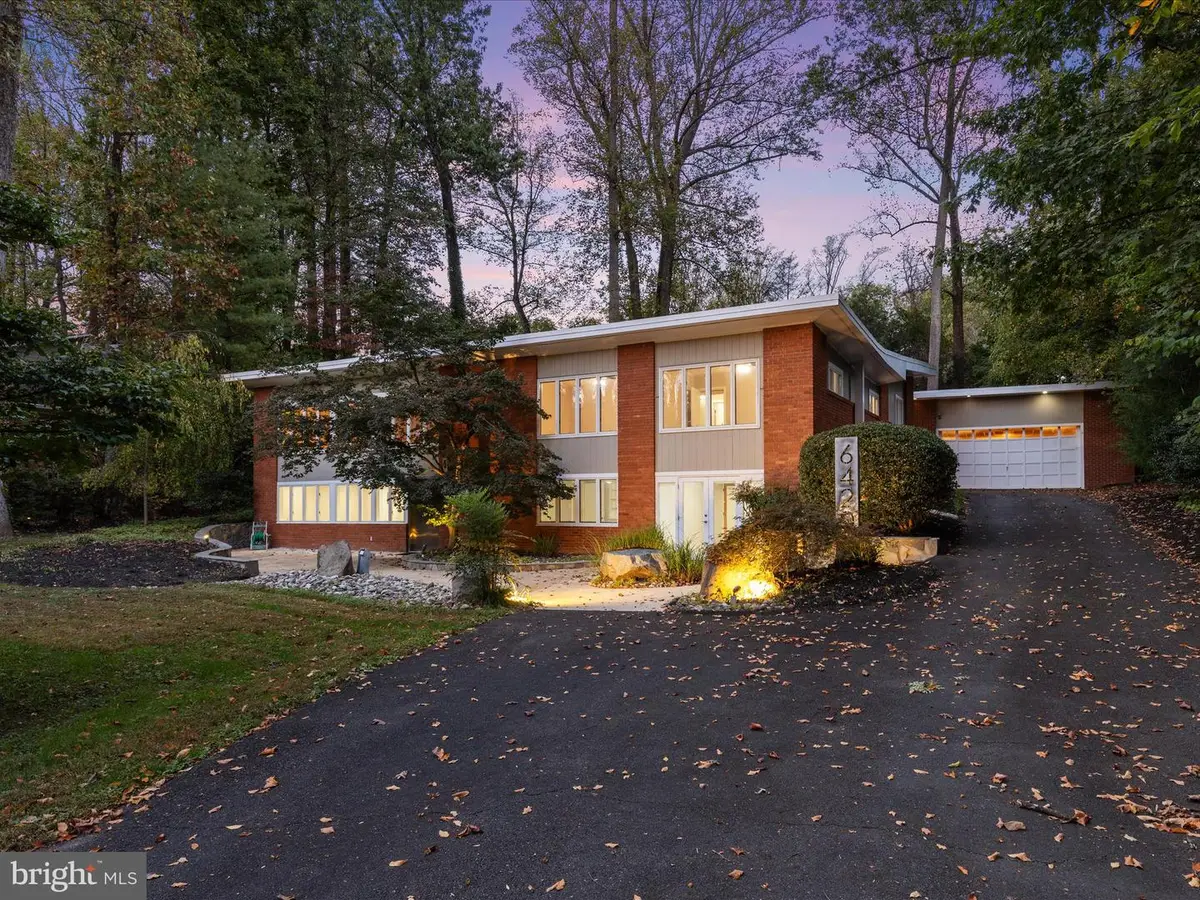 6420 Crosswoods Dr, Falls Church, VA 22044 - Image #1