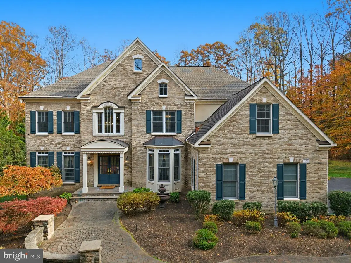9712 Thorn Bush Dr, Fairfax Station, VA 22039 - Image #1