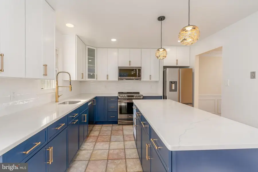 8010 Merry Oaks Ln, Vienna, VA 22182 - Image #3