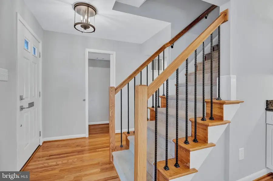 1840 Golf View Ct, Reston, VA 20190 - Image #2