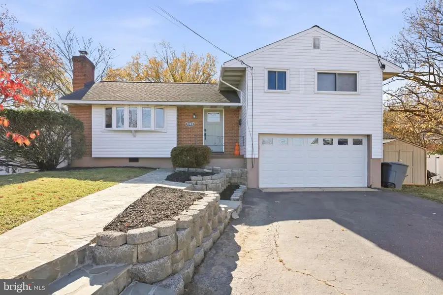 5808 Harvey Pl, Alexandria, VA 22303 - Image #2