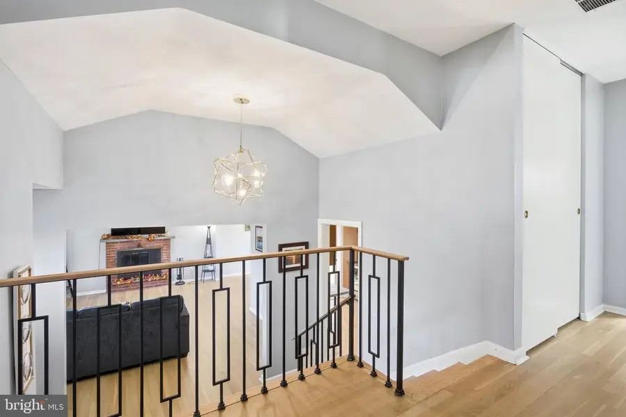 5808 Harvey Pl, Alexandria, VA 22303 - Image #3