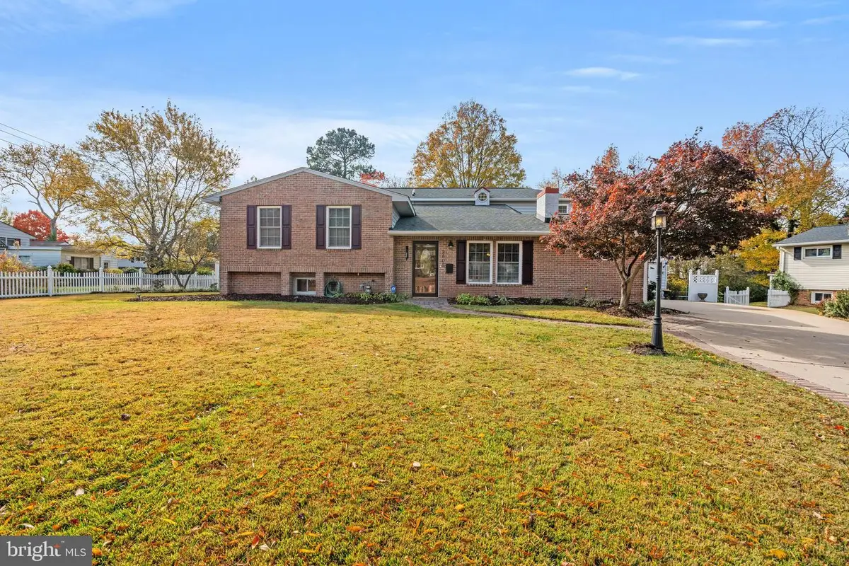 2605 Woodlawn Ln, Alexandria, VA 22306 - Image #1