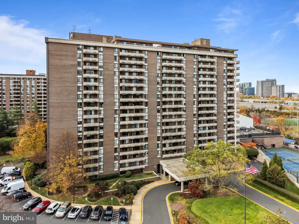 1800 Old Meadow Rd #1412, McLean, VA 22102 - Image #1