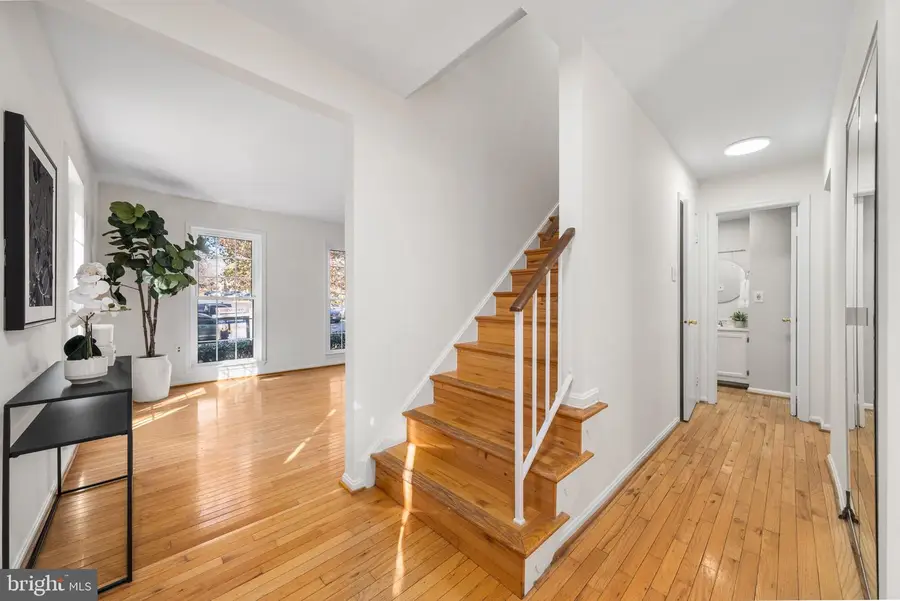 5658 Sutherland Ct, Burke, VA 22015 - Image #3