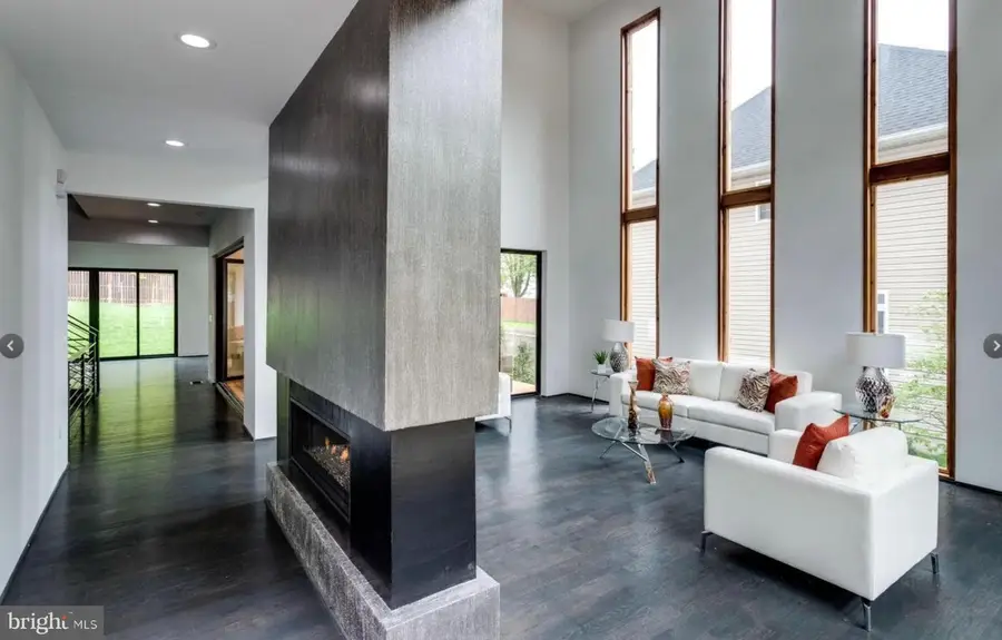 8313 Syracuse Cir, Vienna, VA 22180 - Image #3