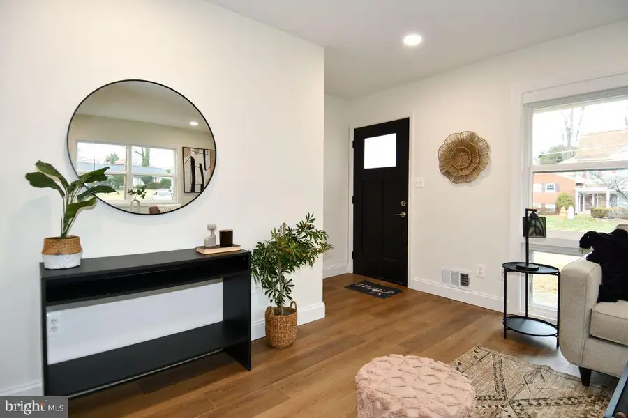 7407 Kelvin Pl, Springfield, VA 22151 - Image #2