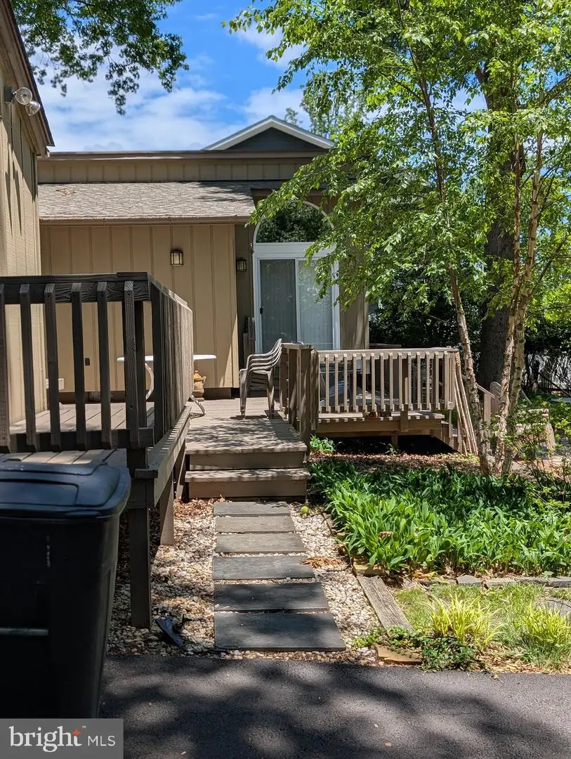 323 Owaissa Rd Se, Vienna, VA 22180 - Image #3