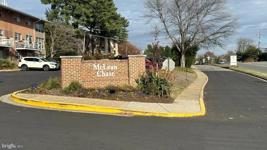 1914 Wilson Ln #202, McLean, VA 22102 - Image #3