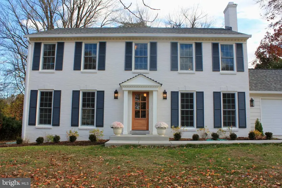 9918 Lindel Ln, Vienna, VA 22181 - Image #2